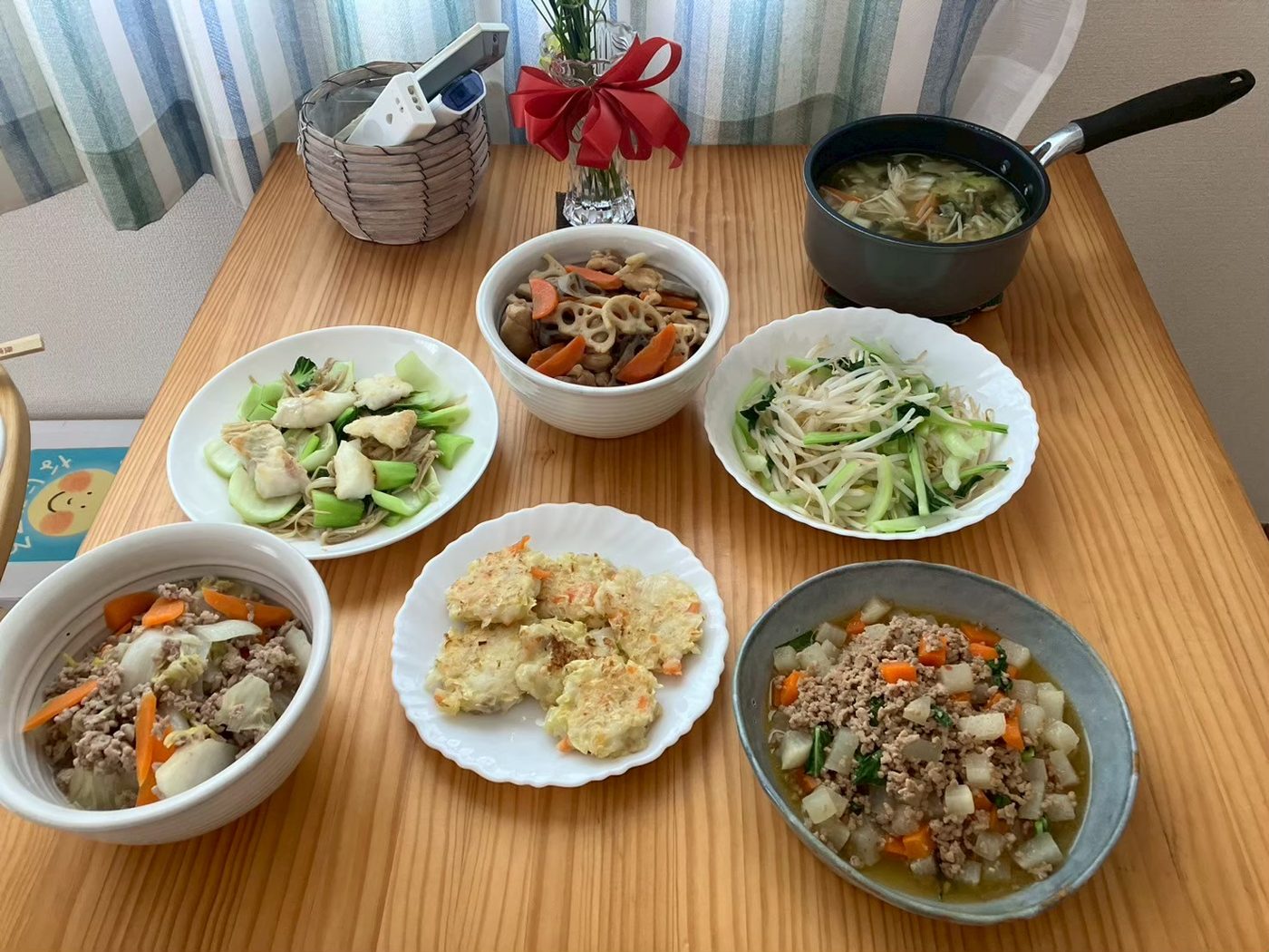食卓に並ぶ作り置き料理